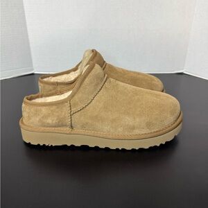 Women’s UGG classic slipper